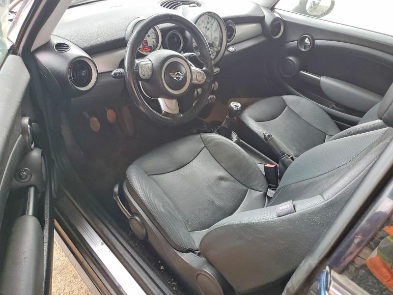2009 Mini Cooper VIN WMWMF33539TU75417 COPART salvage auction — MINOR DENT/SCRATCHES, CA - DIS/DLR/EXP ONLY CLEAN TITLE, sold $525 on 2026-08-27 (photo 8)