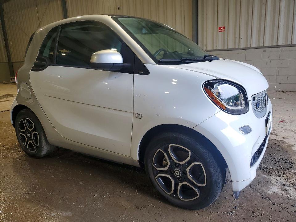 2018 Smart Fortwo VIN WMEFJ9BA5JK283701 COPART salvage auction — MECHANICAL, PA - CERT OF TITLE, sold $2,800 on 2026-08-19 (photo 4)