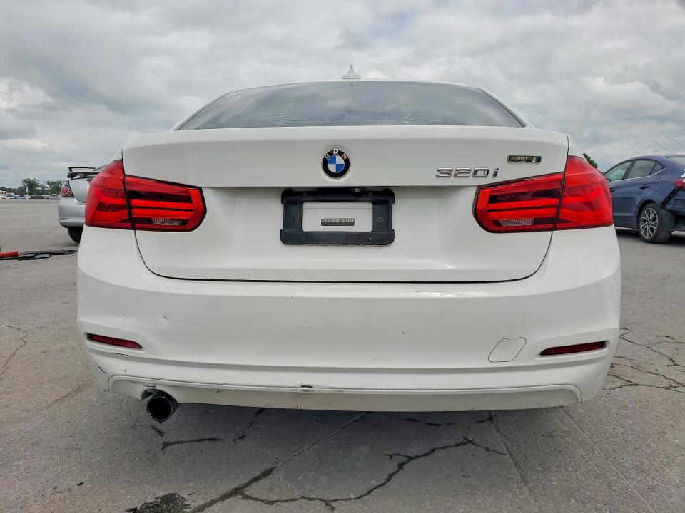 2018 BMW 3er VIN WBA8E1G50JNU90422 COPART salvage auction — MINOR DENT/SCRATCHES, Wv - Certificate Of Title (P), sold $6,100 on 2026-08-10 (photo 6)