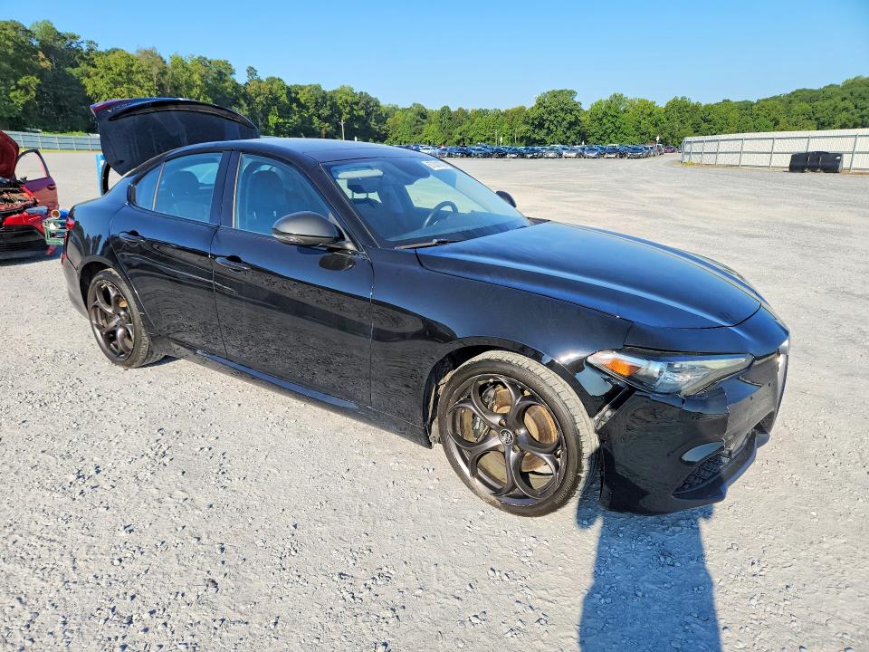 2018 Alfa romeo Giulia VIN ZARFAEEN5J7597816 COPART salvage auction — FRONT END, SC - DEALER ONLY CLEAN TITLE (P), sold $6,500 on 2026-09-18 (photo 4)