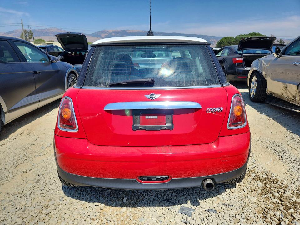 2009 Mini Cooper VIN WMWMF335X9TW78420 COPART salvage auction — MINOR DENT/SCRATCHES, CA - DIS/DLR/EXP ONLY CLEAN TITLE, sold $1,000 on 2026-08-11 (photo 6)
