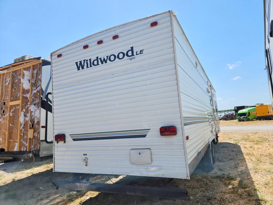 2006 Forest river Wildwood VIN 4X4TWDF276A236850 COPART salvage auction — HAIL, TX - SALVAGE TITLE-FLOOD DAMAGE, sold $1,500 on 2026-09-24 (photo 3)