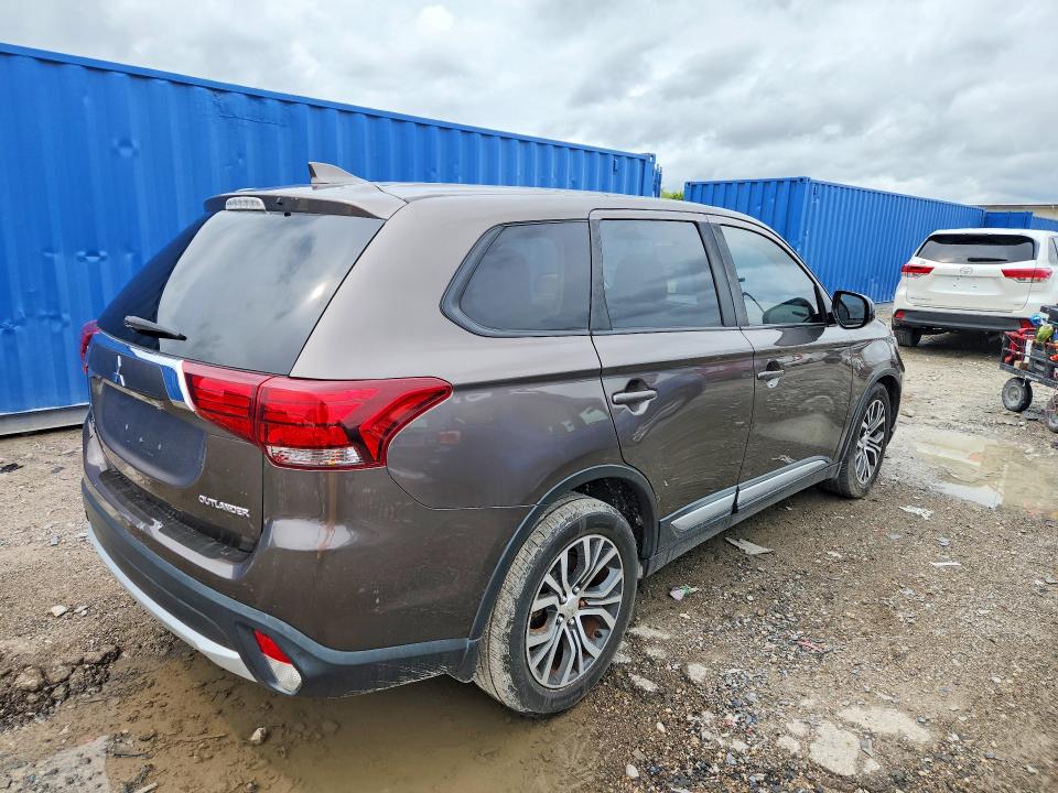 2018 Mitsubishi Outlander VIN JA4AD2A30JZ048800 COPART salvage auction — MINOR DENT/SCRATCHES, Salvage Title, sold $4,250 on 2026-08-26 (photo 3)