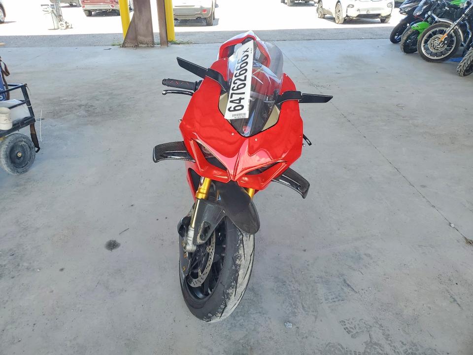 2023 Ducati Panigale VIN ZDMDAGZW6PB005527 COPART salvage auction — DAMAGE HISTORY, Salvage Title, sold $16,100 on 2026-08-14 (photo 2)