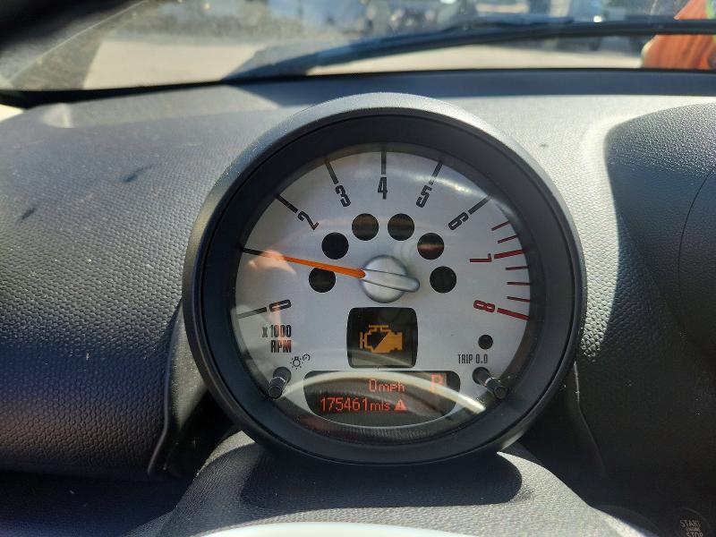 2013 Mini Cooper VIN WMWZC3C57DWP21231 COPART salvage auction — MINOR DENT/SCRATCHES, Ca - Dis/Dlr/Exp Only Clean Title, sold $925 on 2026-08-14 (photo 9)
