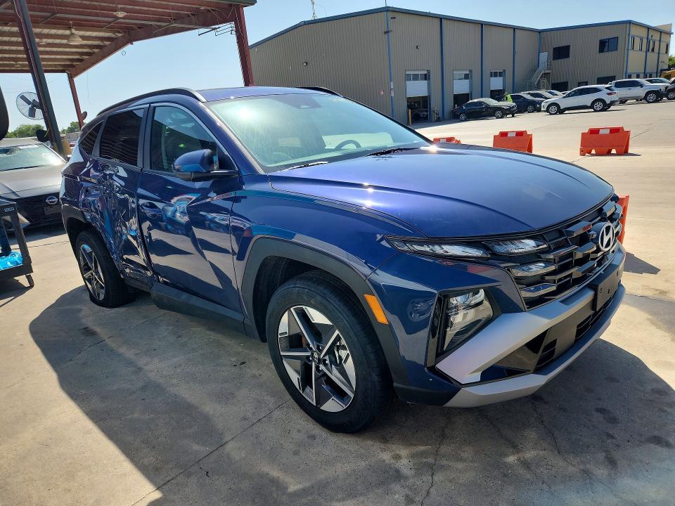 2026 Hyundai Tucson VIN 5NMJBCDE0TH640090 COPART salvage auction — SIDE, Tx - Nonrepairable Title, sold $9,300 on 2026-09-17 (photo 4)