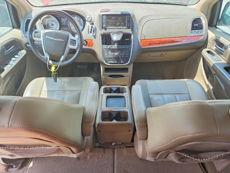 2015 Chrysler Voyager VIN 2C4RC1BG1FR752920 COPART salvage auction — MINOR DENT/SCRATCHES, Fl - Certificate Of Title, sold $1,782 on 2026-08-29 (photo 8)