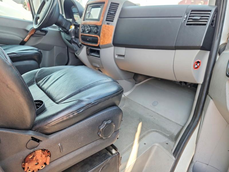 2015 Thor motor coach Unknown VIN WDAPF4CC1F9605713 COPART salvage auction — BURN, NE - CERT OF TITLE-SALVAGE, sold $8,100 on 2026-09-15 (photo 5)