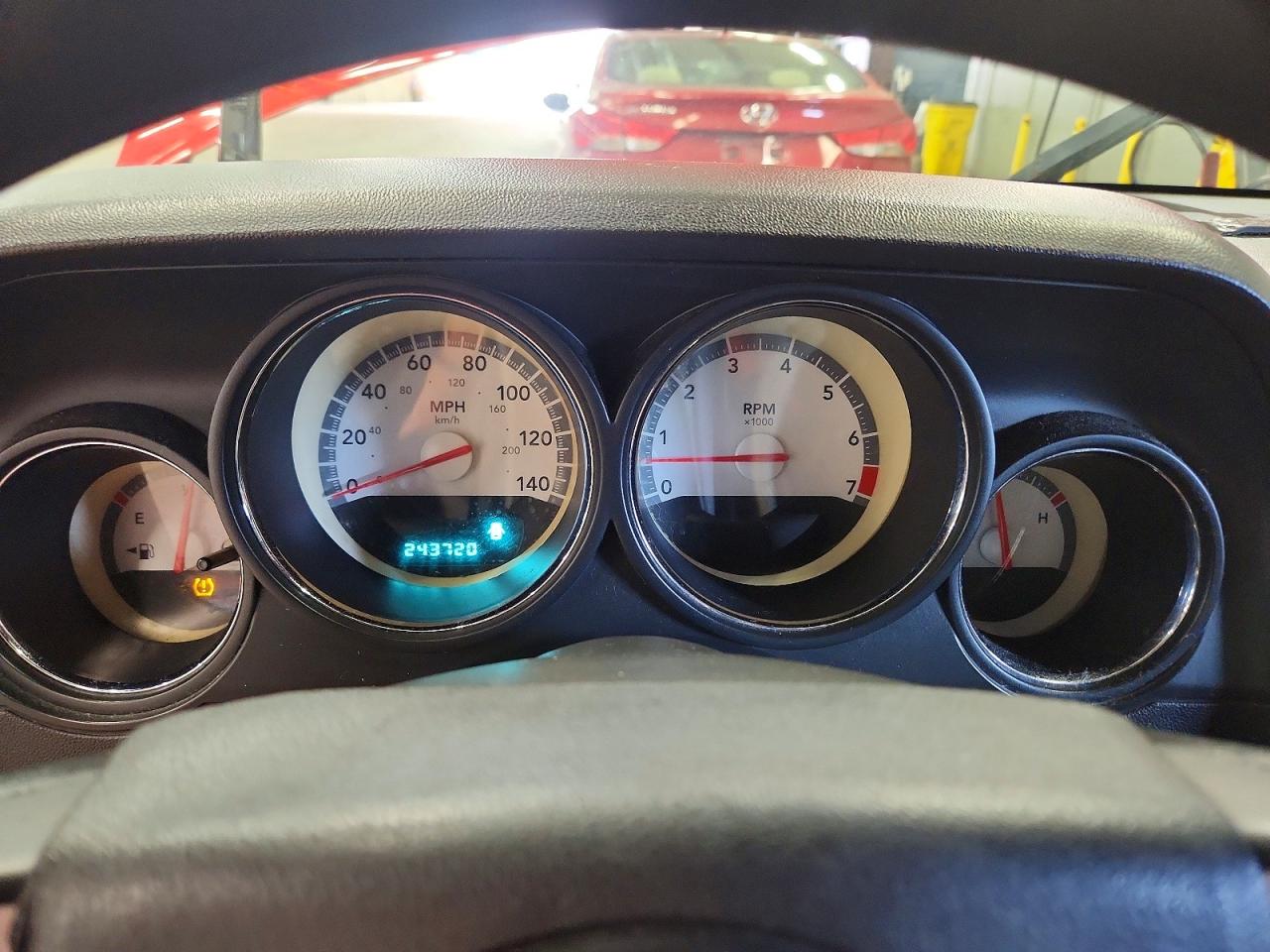 2010 Dodge Challenger VIN 2B3CJ4DV4AH322923 COPART salvage auction — Minor Dent/Scratches, Ct - Clean Title, sold $2,900 on 2026-09-18 (photo 9)