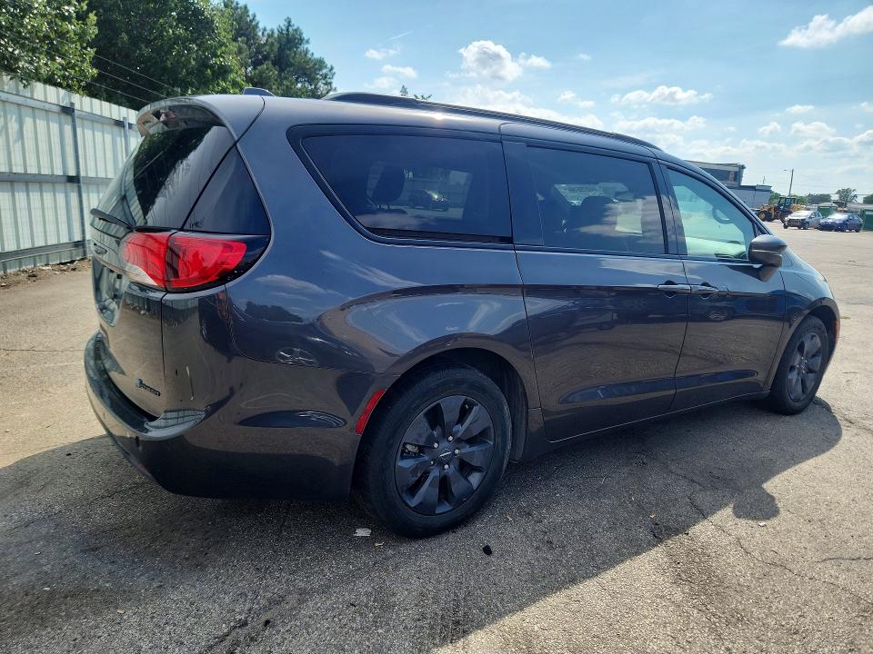 2020 Chrysler Pacifica VIN 2C4RC1N74LR257926 COPART salvage auction — MINOR DENT/SCRATCHES, Oh - Certificate Of Title (P), sold $8,300 on 2026-09-08 (photo 3)