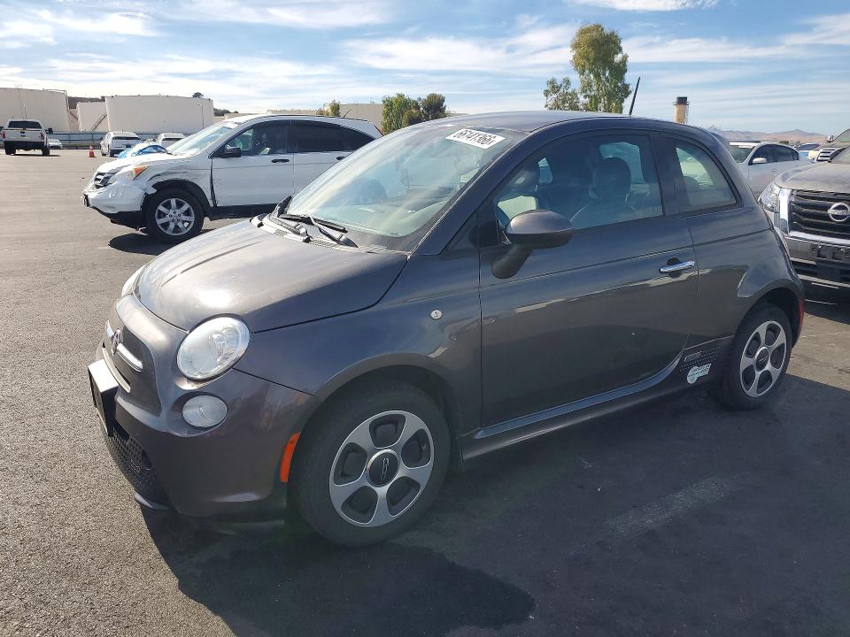 2015 Fiat 500 VIN 3C3CFFGE2FT642316 COPART salvage auction — MINOR DENT/SCRATCHES, Ca - Dis/Dlr/Exp Only Clean Title, sold $2,500 on 2026-09-21 (photo 1)