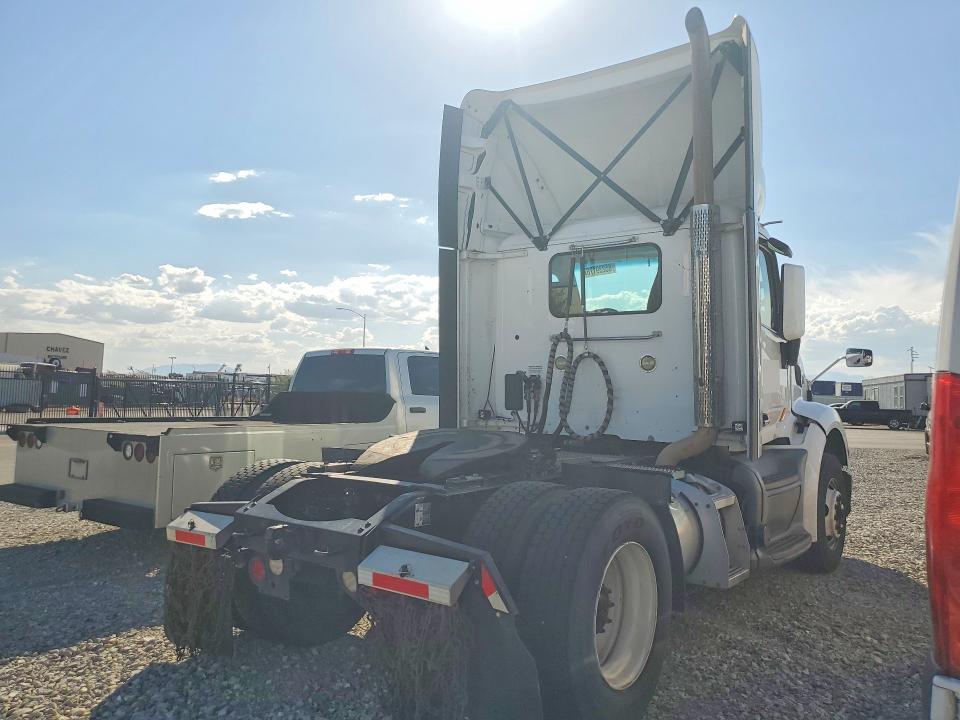 2020 Peterbilt 579 VIN 1XPBA48X9LD685710 COPART salvage auction — MINOR DENT/SCRATCHES, IN - CERTIFICATE OF TITLE, sold $5,400 on 2026-09-08 (photo 3)
