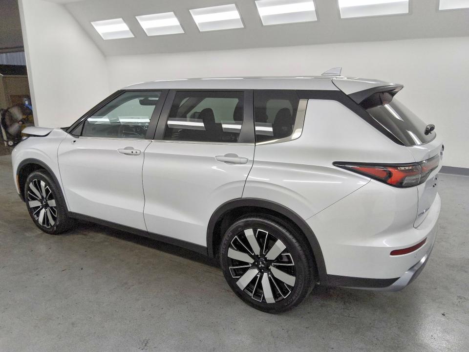2025 Mitsubishi Outlander VIN JA4J4VA81SZ060095 COPART salvage auction — FRONT END, Ca - Salvage Certificate, sold $8,000 on 2026-09-02 (photo 2)