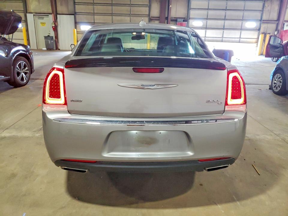2017 Chrysler 300 VIN 2C3CCAKG8HH566794 COPART salvage auction — MINOR DENT/SCRATCHES, IA - CERTIFICATE OF TITLE, sold $7,200 on 2026-09-01 (photo 6)