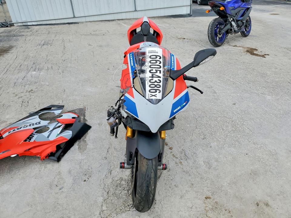 2019 Ducati Panigale VIN ZDMDAGNW9KB011109 COPART salvage auction — SIDE, Fl - Cert Of Title Slvg Rebuildable, sold $7,300 on 2026-09-10 (photo 2)
