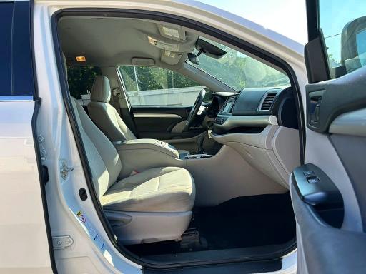 2018 Toyota Highlander VIN 5TDBZRFH3JS891836 COPART salvage auction — MINOR DENT/SCRATCHES, NH - CERTIFICATE OF TITLE (P), sold $11,300 on 2026-08-24 (photo 8)