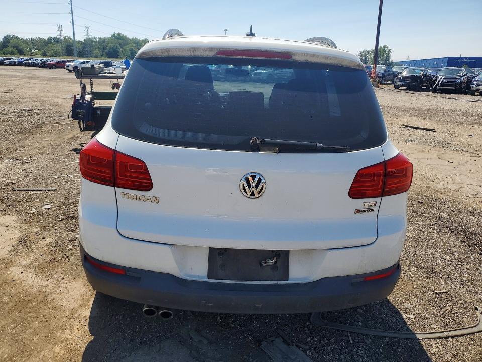 2016 Volkswagen Tiguan VIN WVGBV7AX2GW557218 COPART salvage auction — FRONT END, Salvage Title, sold $1,700 on 2026-08-14 (photo 6)