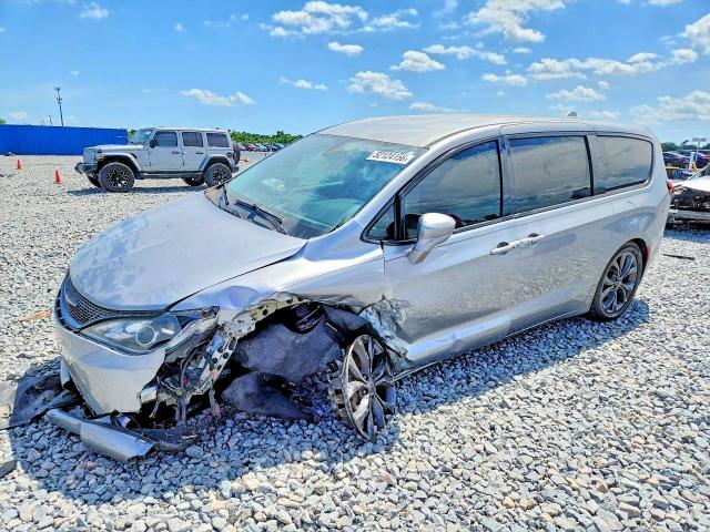 2020 Chrysler Pacifica VIN 2C4RC1FG8LR120079 COPART salvage auction — FRONT END, AZ - CERT OF TITLE - SALVAGE, sold $2,800 on 2026-09-03 (photo 1)