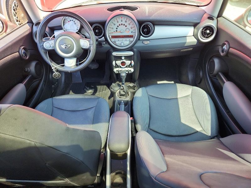 2009 Mini Cooper VIN WMWMF335X9TW78420 COPART salvage auction — MINOR DENT/SCRATCHES, CA - DIS/DLR/EXP ONLY CLEAN TITLE, sold $1,000 on 2026-08-11 (photo 8)