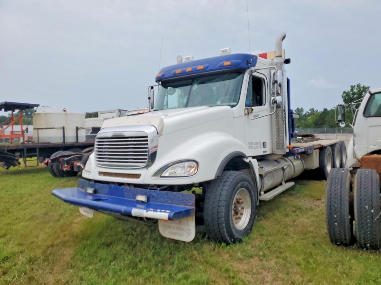 2004 Freightliner Columbia VIN 1FVPA6CK24LM77744 — COPART salvage auction photo
