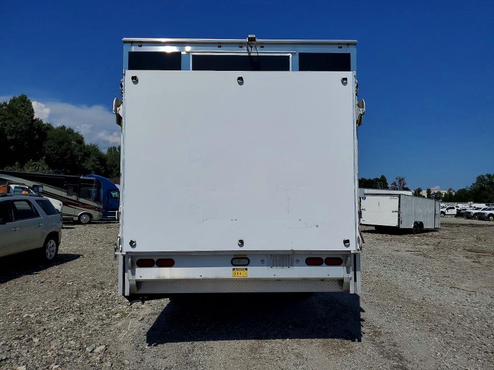 2017 Kenworth Constructi VIN 2NKHHM6X9HM172600 COPART salvage auction — MINOR DENT/SCRATCHES, IL - CERTIFICATE OF TITLE, sold $45,000 on 2026-09-18 (photo 6)