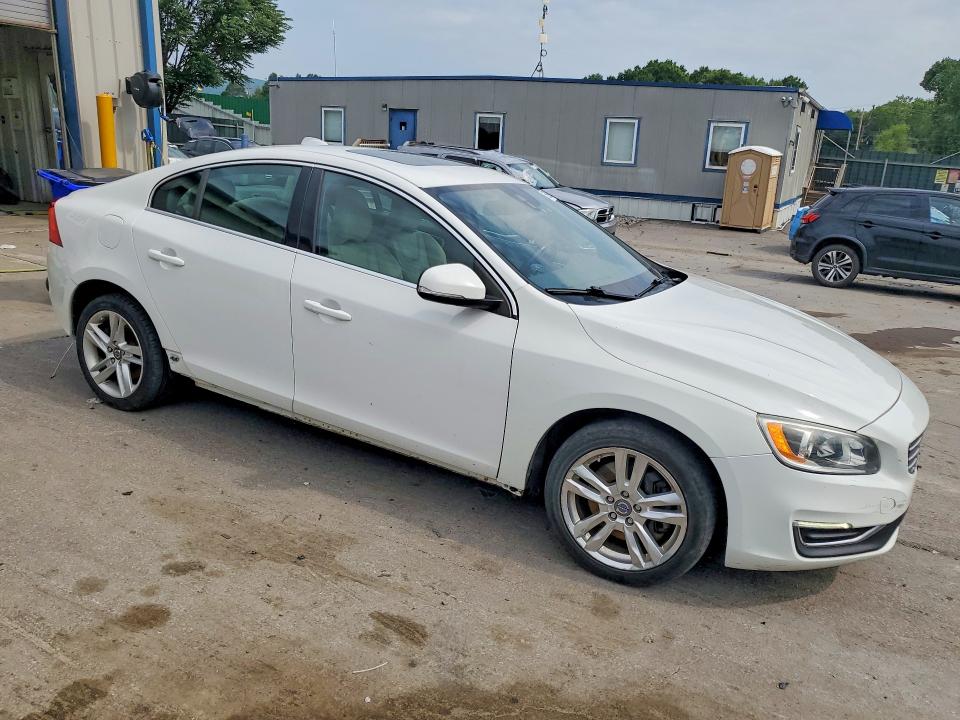 2015 Volvo S60 VIN YV1612TB3F2300882 COPART salvage auction — SIDE, CT - CERT OF TITLE-REBUILT SALVAGE, sold $425 on 2026-08-12 (photo 4)