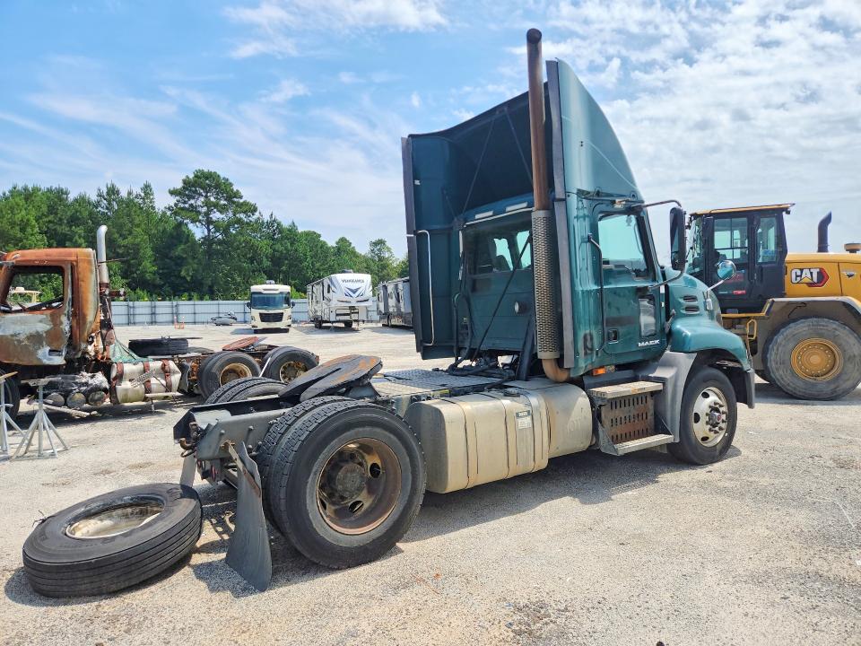 2016 Mack Cxu612 VIN 1M1AW01X8GM008526 COPART salvage auction — MINOR DENT/SCRATCHES, SC - CERTIFICATE OF TITLE (P), sold $2,050 on 2026-09-22 (photo 3)