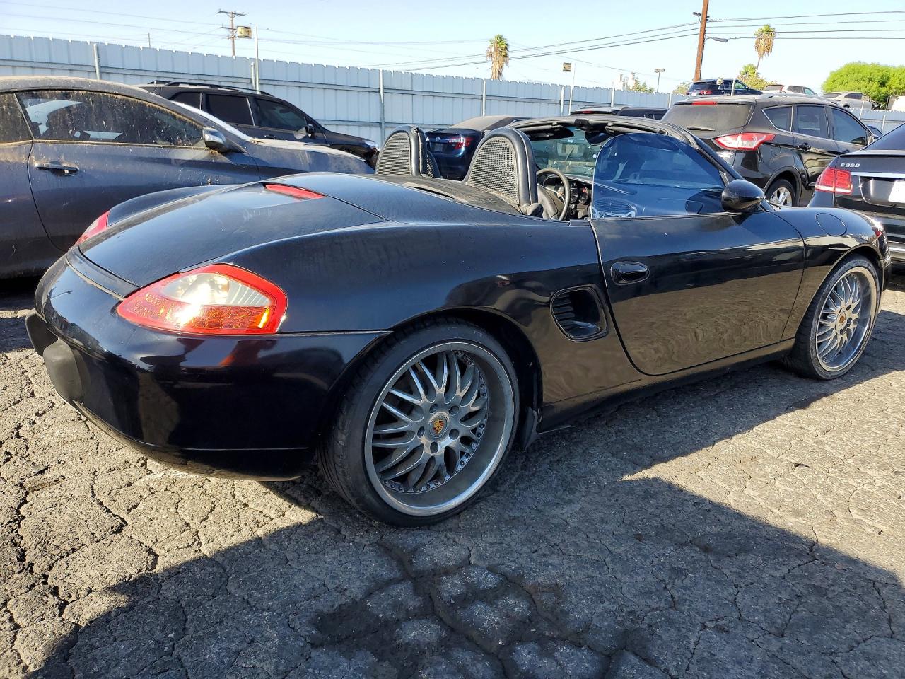 1999 Porsche Boxster VIN WP0CA2986XU628095 COPART salvage auction — Minor Dent/Scratches, CA - DIS/DLR/EXP ONLY CLEAN TITLE, sold $225 on 2026-09-08 (photo 3)