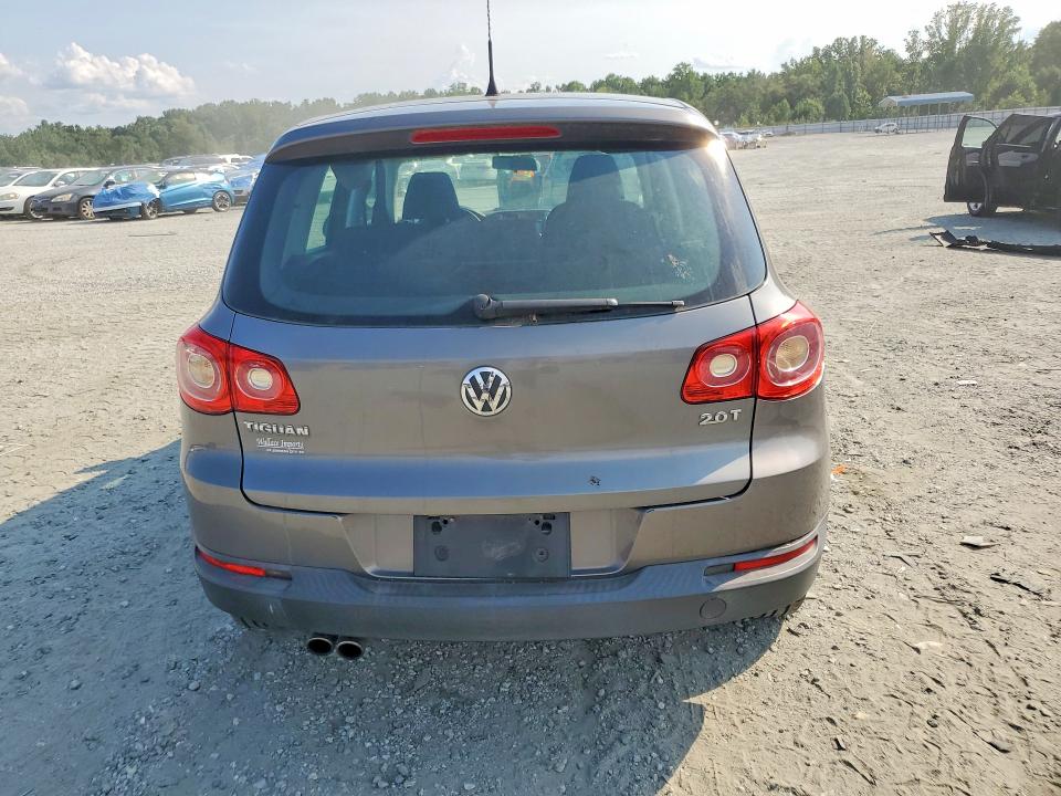 2010 Volkswagen Tiguan VIN WVGAV7AXXAW511610 COPART salvage auction — SIDE, Ky - Red Rebuilt Salvage Branded, sold $300 on 2026-08-17 (photo 6)
