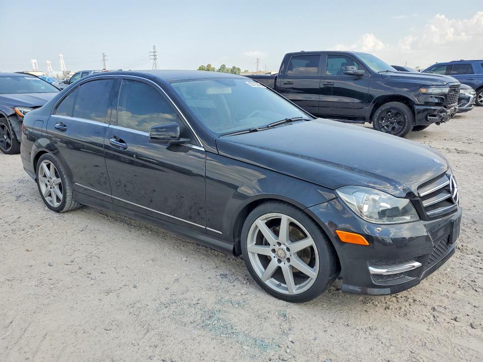 2014 Mercedes-benz C-klasse VIN WDDGF4HB0EA954653 COPART salvage auction — WATER/FLOOD, Tx - Salvage Title-Flood Damage, sold $500 on 2026-08-07 (photo 4)