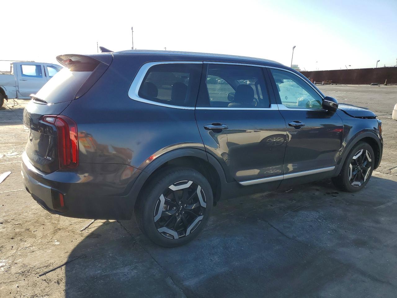 2025 Kia Telluride VIN 5XYP6DGC6SG697031 COPART salvage auction — Front End, FL - CERTIFICATE OF DESTRUCTION, sold $10,400 on 2026-09-18 (photo 3)