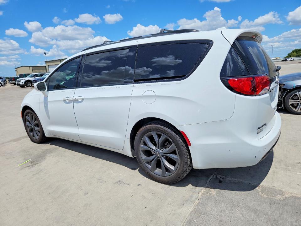 2018 Chrysler Pacifica VIN 2C4RC1BG4JR228069 COPART salvage auction — MINOR DENT/SCRATCHES, Tx - Certificate Of Title, sold $4,000 on 2026-09-05 (photo 2)