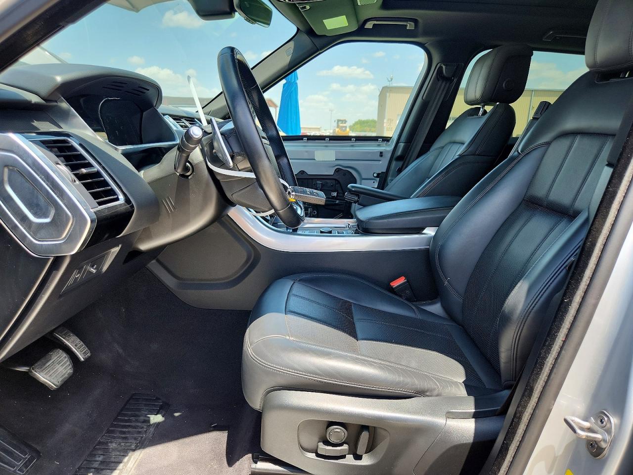 2022 Land Rover Range Rover Sport VIN SALWR2SUXNA218761 COPART salvage auction — Front End, TX - SALVAGE VEHICLE TITLE, sold $17,300 on 2026-08-24 (photo 7)