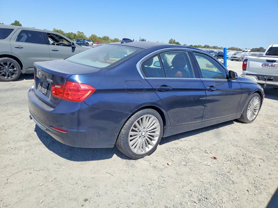 2012 BMW 3er VIN WBA3A5C54CF257031 COPART salvage auction — MINOR DENT/SCRATCHES, Ca - Dis/Dlr/Exp Only Clean Title, sold $1,600 on 2026-08-06 (photo 3)