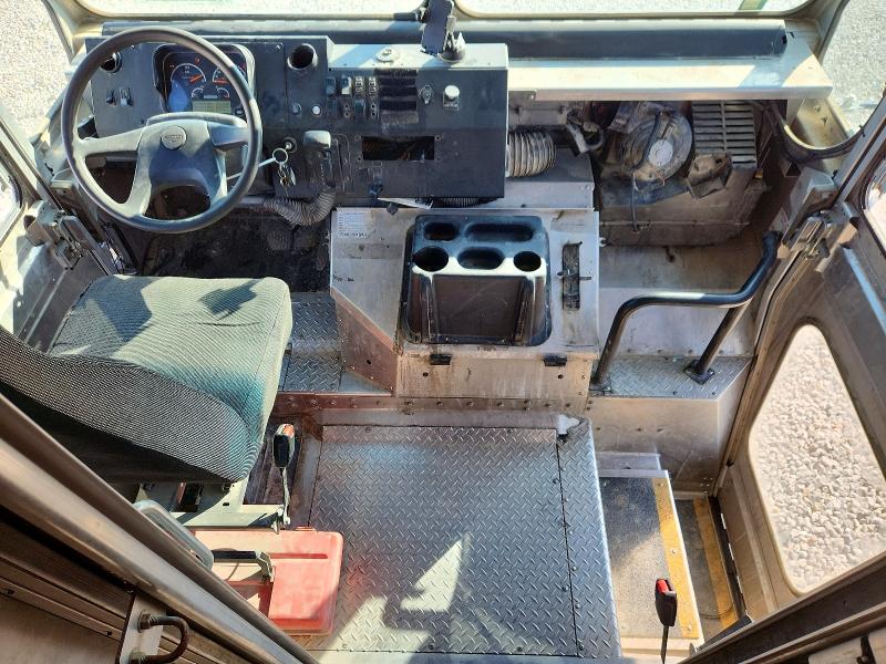 2020 Freightliner Chassis VIN 4UZAC2EA4LCMH7842 COPART salvage auction — MINOR DENT/SCRATCHES, TX - CERTIFICATE OF TITLE, sold $13,000 on 2026-08-25 (photo 8)