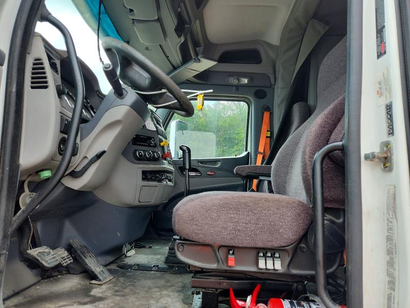 2017 Peterbilt All other VIN 1XPBDP9X2HD359729 COPART salvage auction — NORMAL WEAR, OH - CERTIFICATE OF TITLE, sold $9,600 on 2026-09-01 (photo 7)