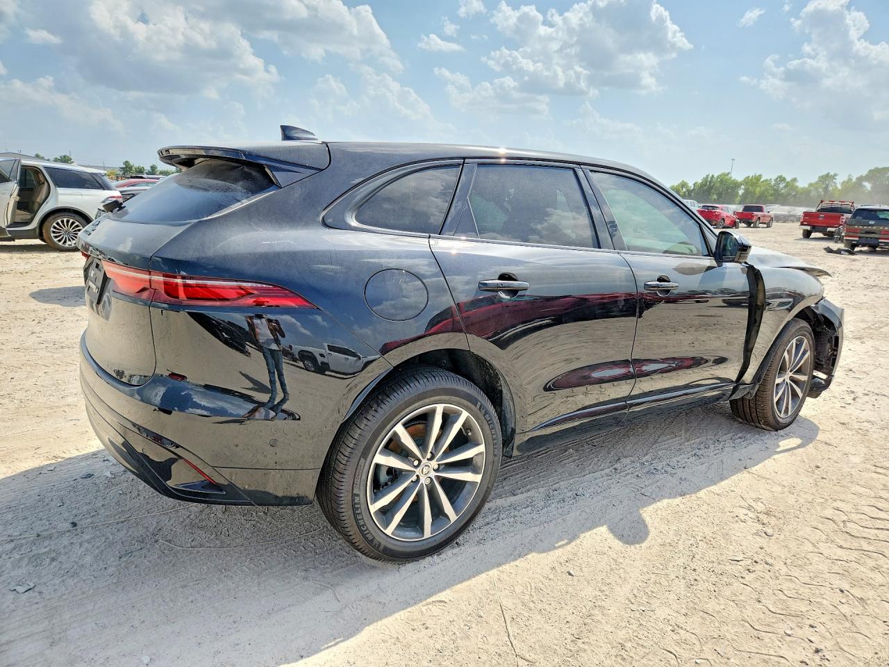2025 Jaguar F-pace VIN SADCT2EX4SA748399 COPART salvage auction — Front End, TX - SALVAGE VEHICLE TITLE, sold $9,000 on 2026-09-15 (photo 3)