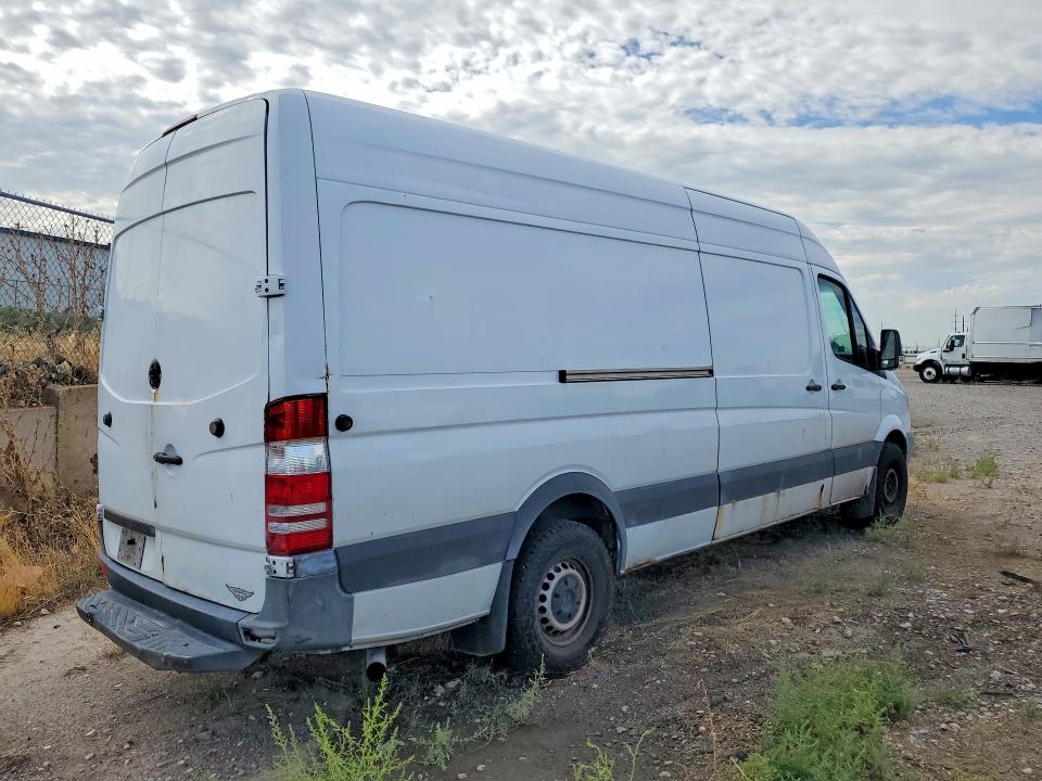 2011 Frht - freightliner M2 VIN WDYPE8CC0B5541550 COPART salvage auction — MINOR DENT/SCRATCHES, UT - CERTIFICATE OF TITLE, sold $600 on 2026-09-14 (photo 3)