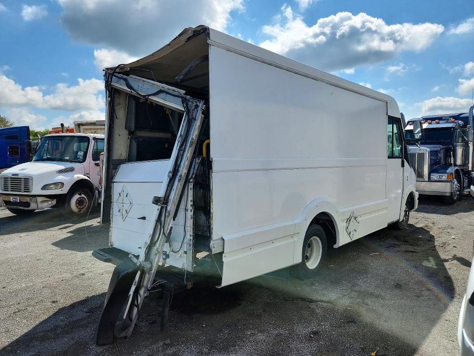 2016 Isuzu Npr VIN JALB4T175G7W00006 COPART salvage auction — REAR END, Mo - Certificate Of Title (P), sold $4,000 on 2026-09-18 (photo 3)