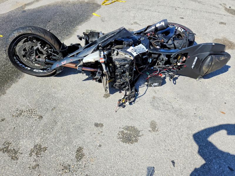 2006 Suzuki Gsx-r1000 VIN JS1GT76A762107424 COPART salvage auction — ALL OVER, FL - CERT OF TITLE SLVG REBUILDABLE, sold $100 on 2026-10-03 (photo 3)