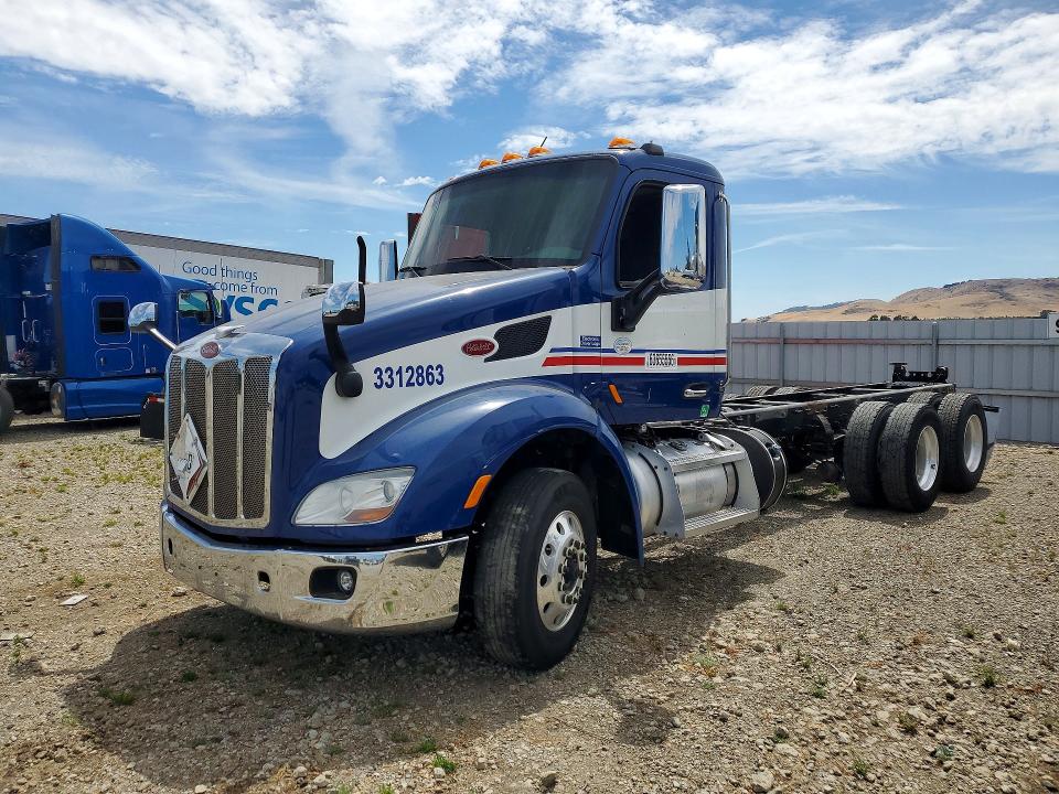 2018 Peterbilt All other VIN 1NPBLP9X7JD368932 COPART salvage auction — MINOR DENT/SCRATCHES, OH - DIS/DLR/EXP ONLY CLEAN TITLE, sold $2,300 on 2026-09-01 (photo 1)