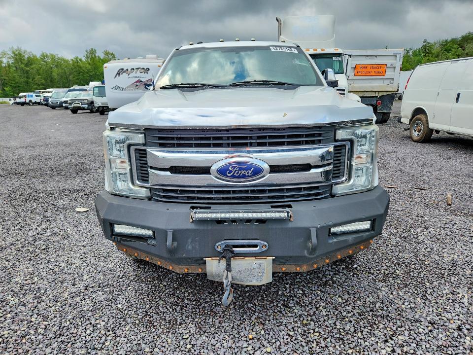 2017 Ford F-350 super duty VIN 1FT8W3DT3HEB26200 COPART salvage auction — MINOR DENT/SCRATCHES, IN - CERTIFICATE OF TITLE, sold $14,500 on 2026-09-08 (photo 5)
