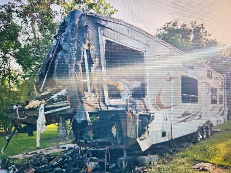 2010 Keystone Raptor VIN 4YDF3803XAR800762 COPART salvage auction — BURN, TX - SALVAGE VEHICLE TITLE, sold $25 on 2026-10-01 (photo 9)