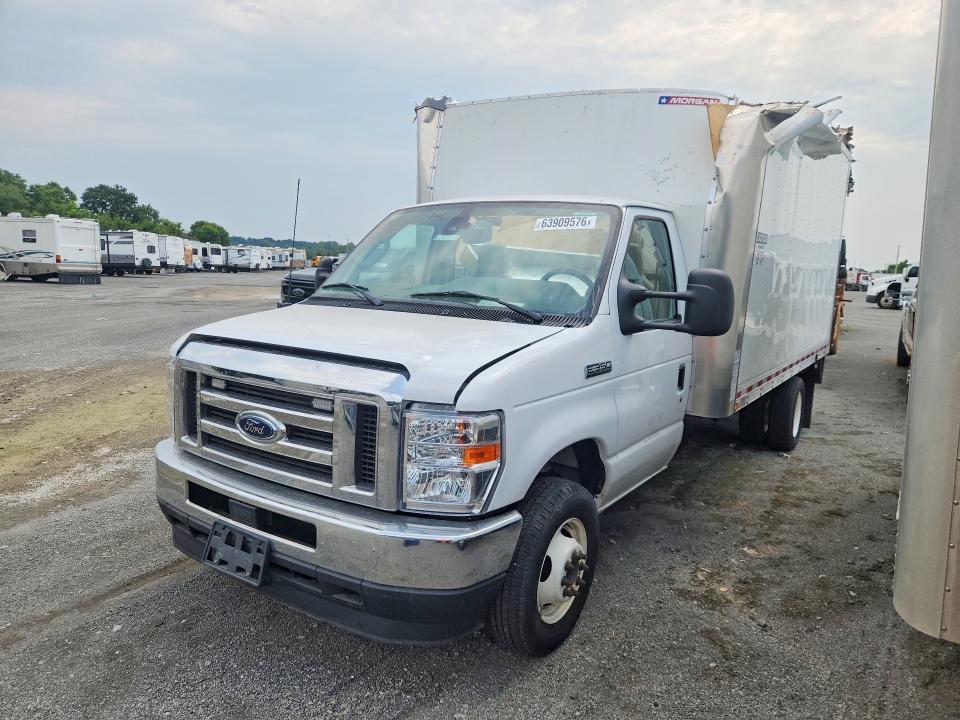 2024 Ford Econoline VIN 1FDWE3FN1RDD04682 — COPART salvage auction photo