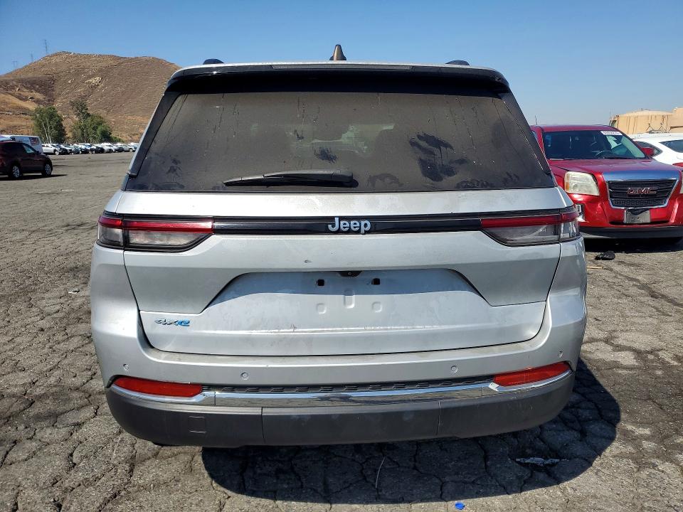 2024 Jeep Cherokee VIN 1C4RJYB60R8521402 COPART salvage auction — FRONT END, Az - Dis/Dlr/Exp Only Clean Title (P), sold $14,300 on 2026-10-15 (photo 6)