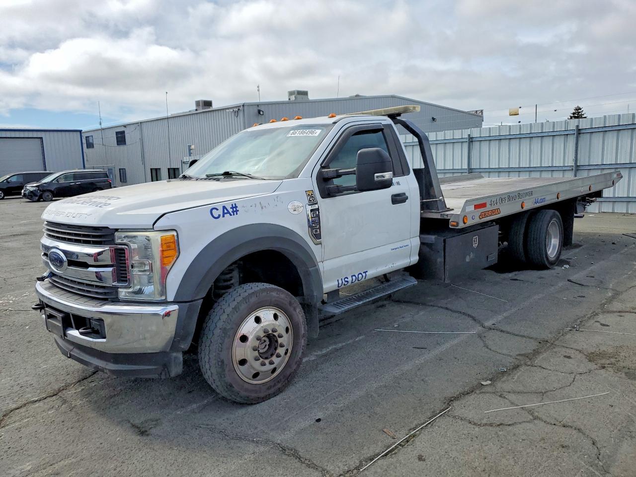 2017 Ford F-550 VIN 1FDUF5HT7HEC58540 — COPART salvage auction photo