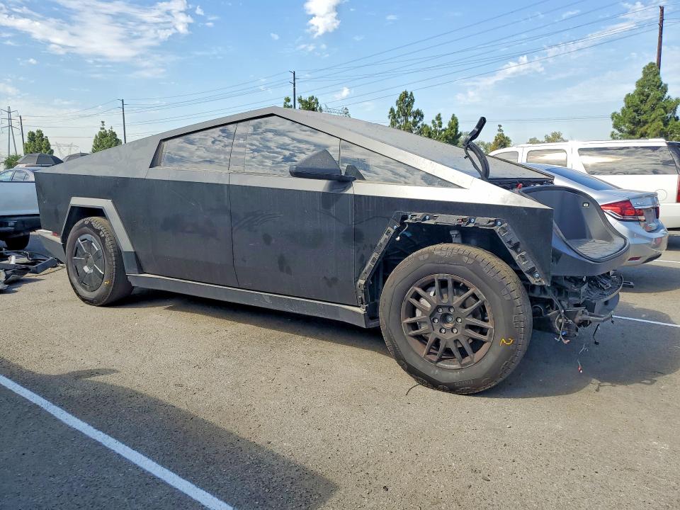2025 Tesla Cybertruck VIN 7G2CEHED6SA069170 COPART salvage auction — FRONT END, Ca - Salvage Certificate, sold $34,250 on 2026-09-29 (photo 4)