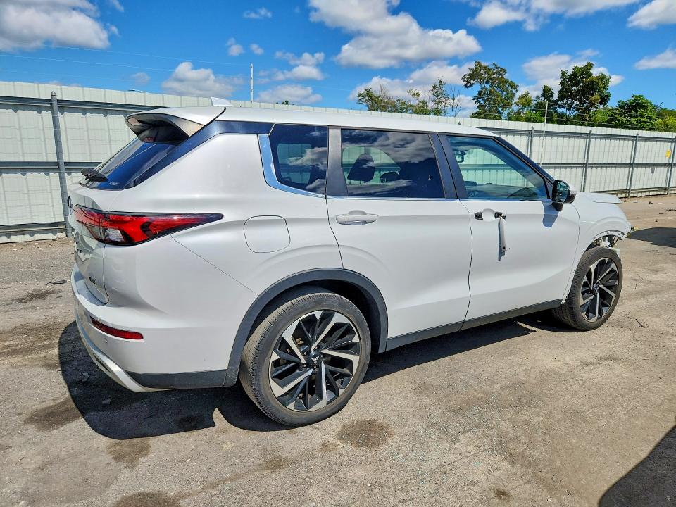2022 Mitsubishi Outlander VIN JA4J4UA84NZ005008 COPART salvage auction — FRONT END, Salvage Title, sold $7,200 on 2026-10-15 (photo 3)