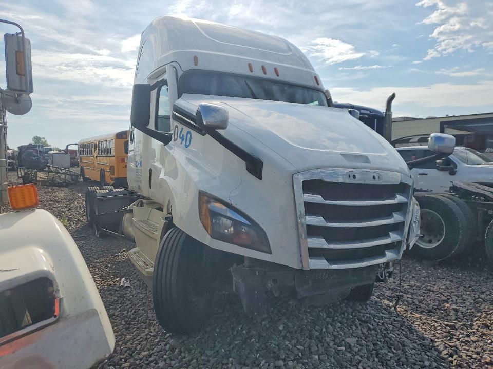 2021 Freightliner Cascadia 126 VIN 3AKJHHDR6MSML9449 COPART salvage auction — SIDE, NE - CERT OF TITLE-SALVAGE, sold $8,100 on 2026-10-08 (photo 4)