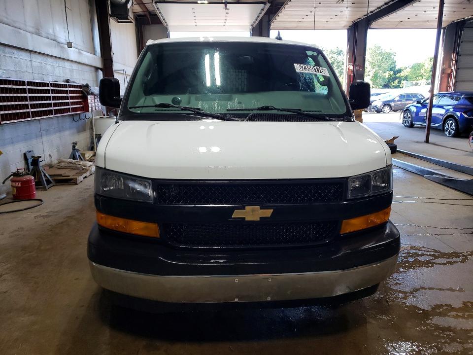 2021 Chevrolet Express 2500 VIN 1GCWGAFP9M1244567 COPART salvage auction — MINOR DENT/SCRATCHES, CT - CERTIFICATE OF TITLE, sold $7,400 on 2026-08-27 (photo 5)